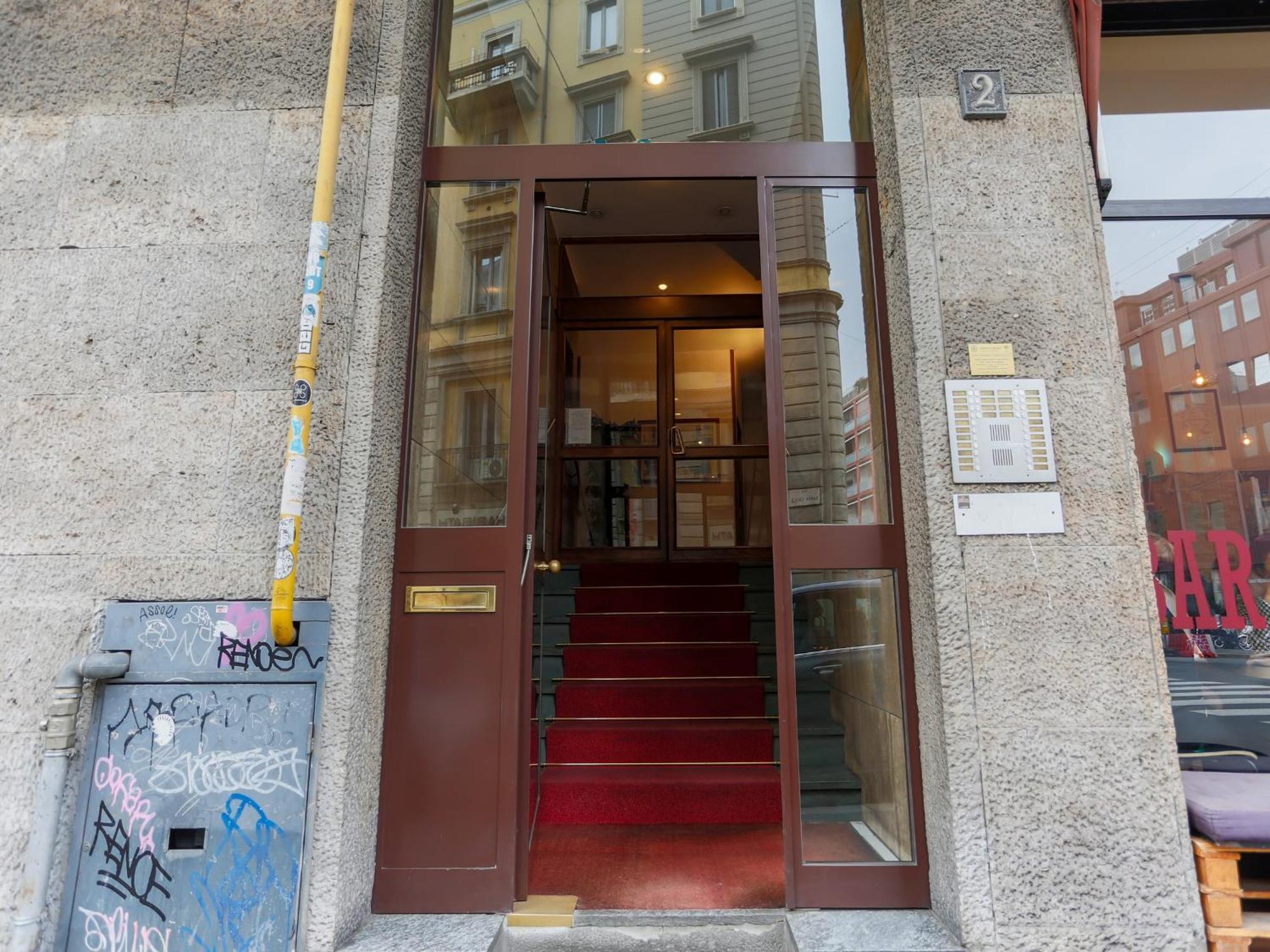 The Best Rent - Cozy Two-Bedroom Apartment Near Colonne S Lorenzo 밀라노 외부 사진